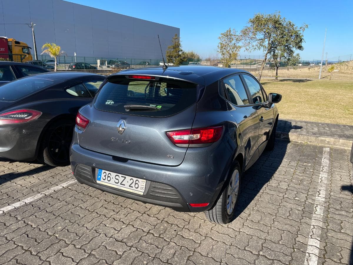 Renault Clio 1.5DCI · Ano 2017 — image 6
