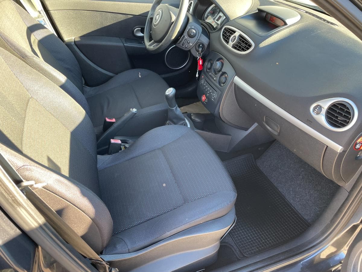 Renault Clio 1.5DCI · Ano 2008 — imagen 17