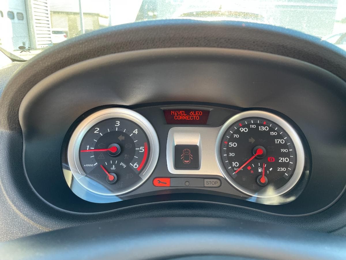 Renault Clio 1.5DCI · Ano 2008 — imagen 15