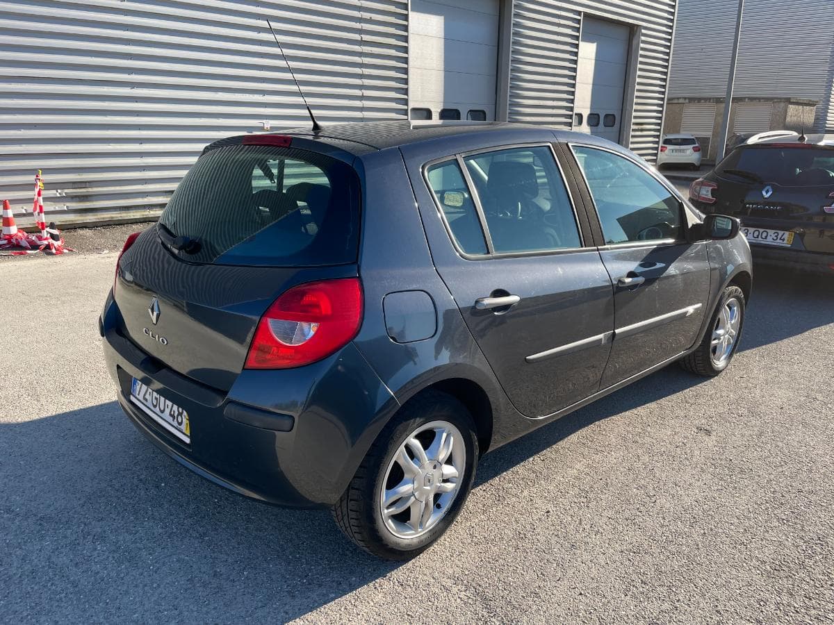 Renault Clio 1.5DCI · Ano 2008 — imagen 5