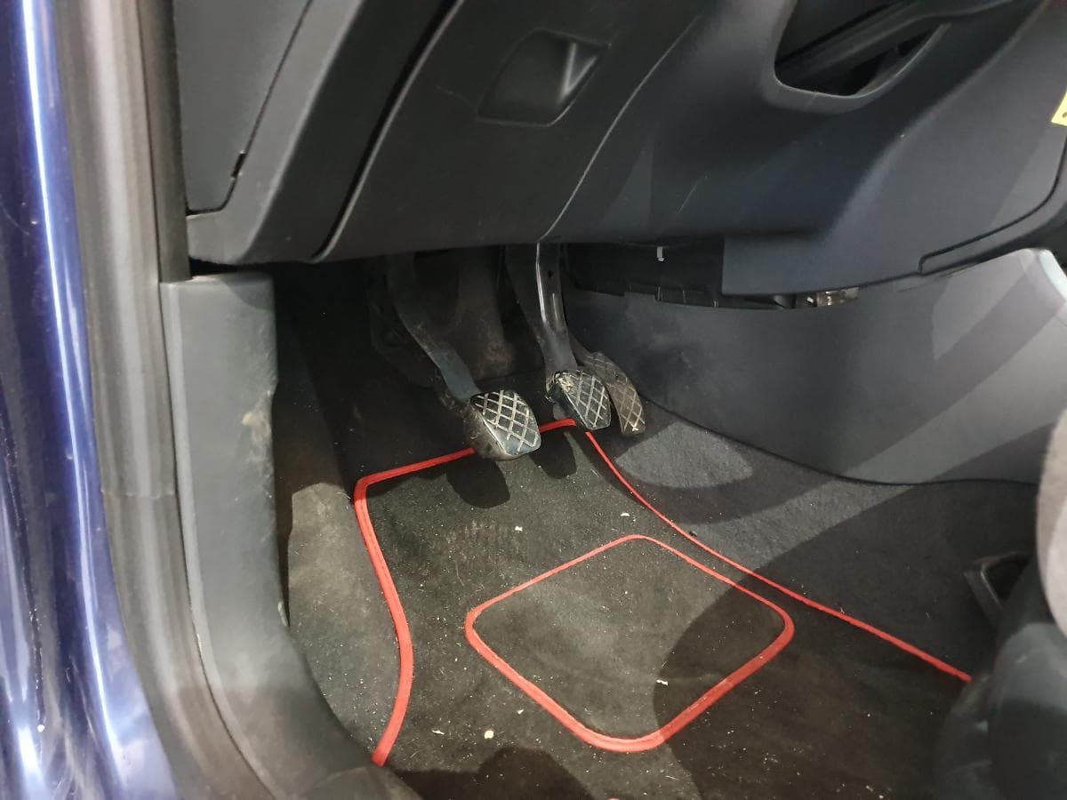 Seat Ibiza 1.4 TDI · Ano 2003 — imagem 17
