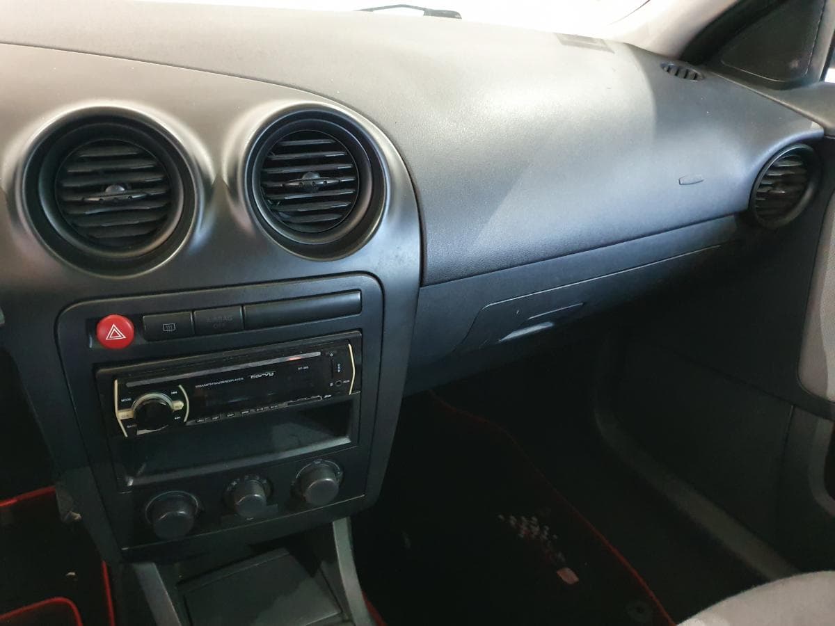 Seat Ibiza 1.4 TDI · Ano 2003 — imagem 21