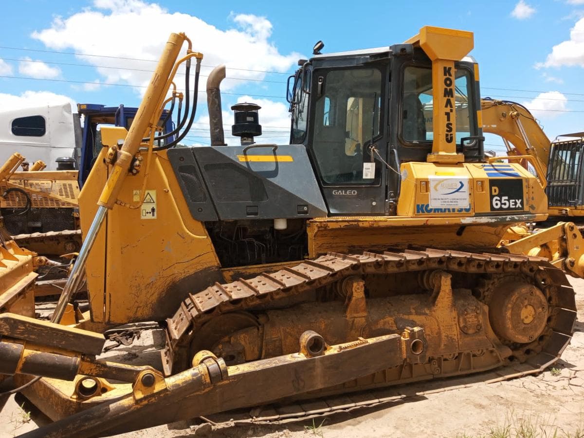 Bulldozer Komatsu · — image 1