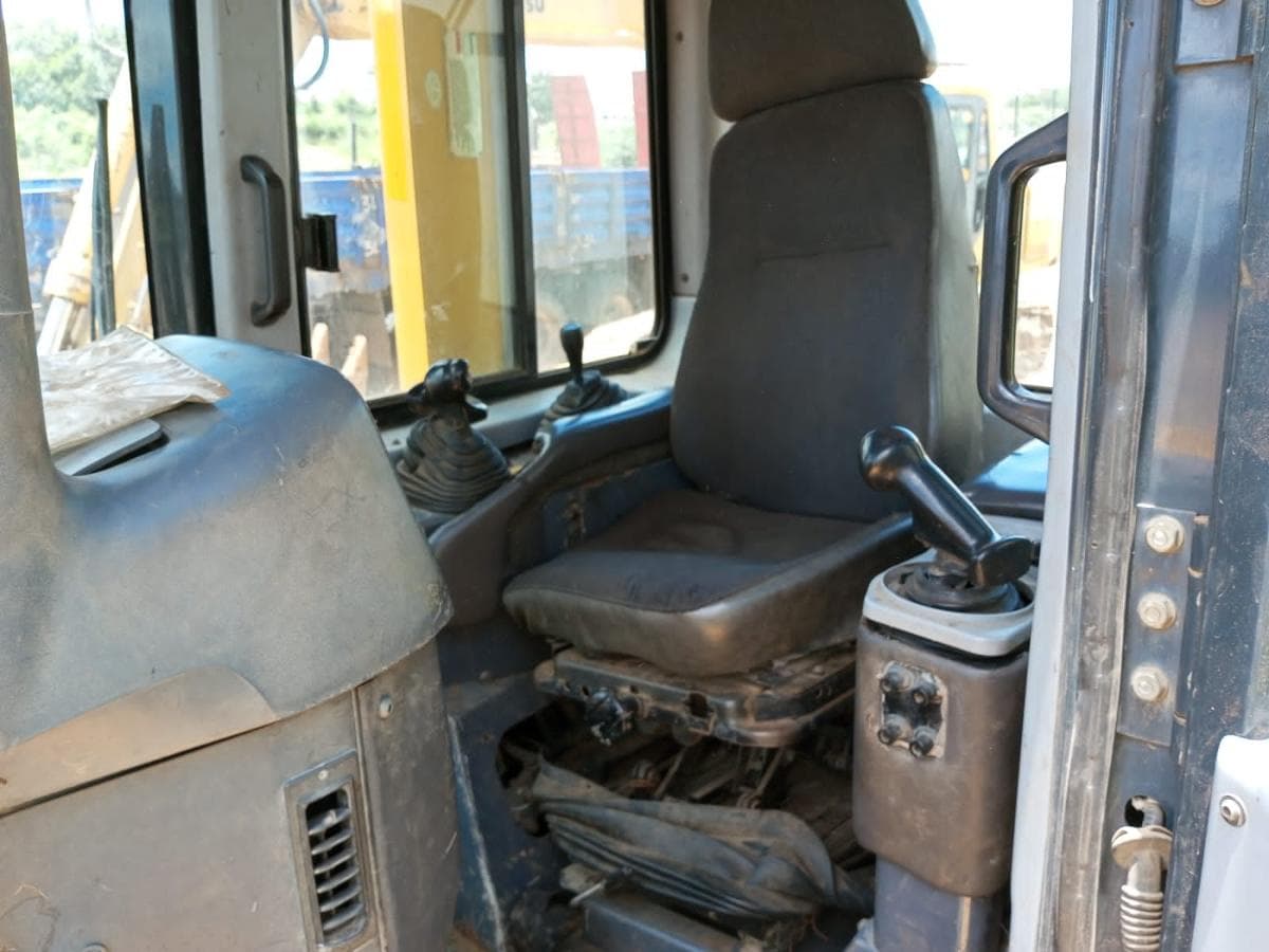 Bulldozer Komatsu · — image 5