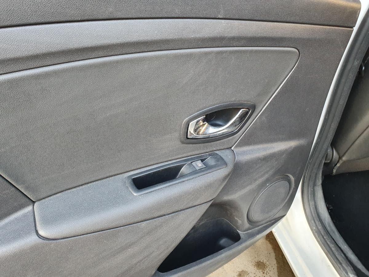 Renault Mégane 1.5 DCI · Ano 2015 — image 24