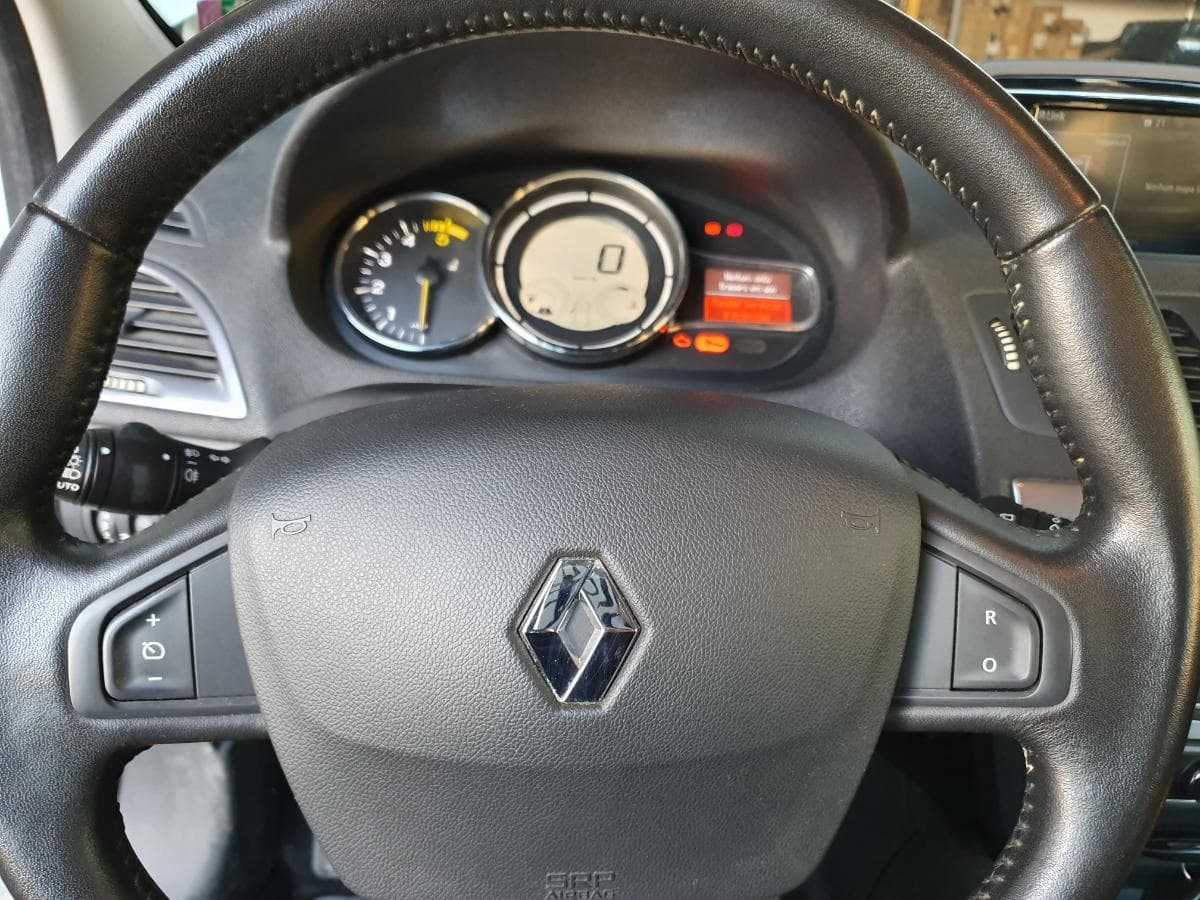 Renault Mégane 1.5 DCI · Ano 2015 — image 26