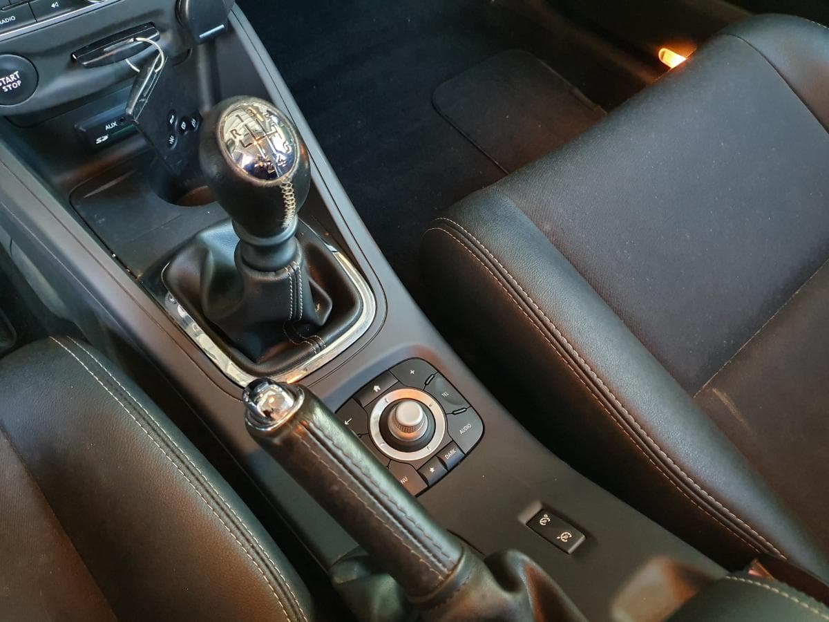 Renault Mégane 1.5 DCI · Ano 2015 — image 27