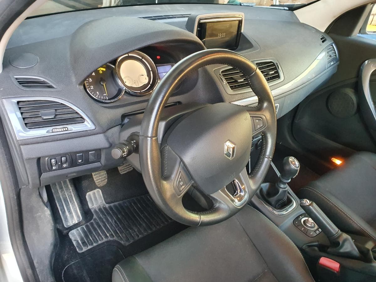 Renault Mégane 1.5 DCI · Ano 2015 — image 33