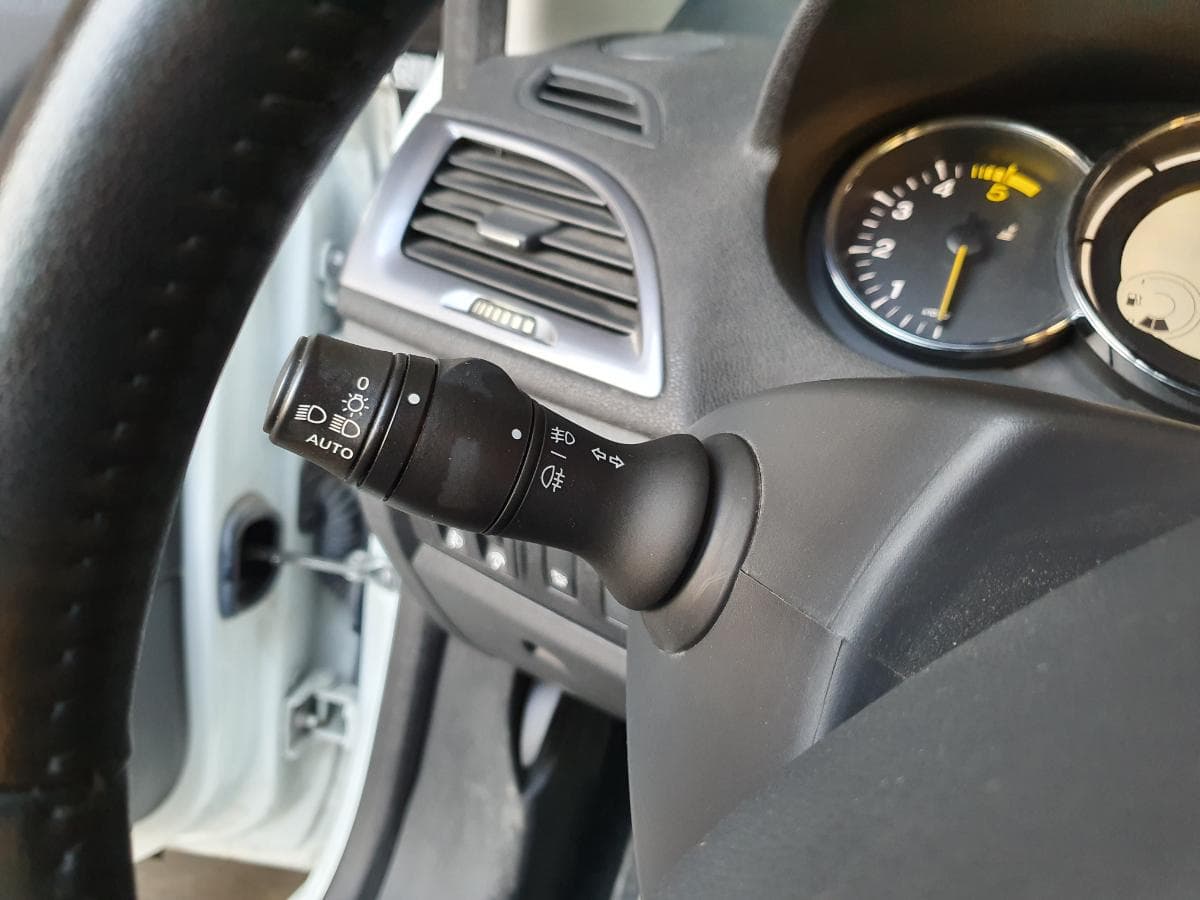 Renault Mégane 1.5 DCI · Ano 2015 — image 37