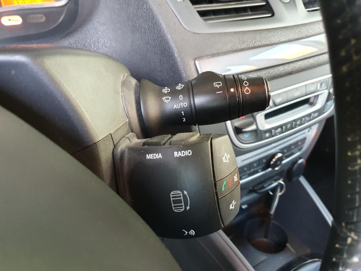 Renault Mégane 1.5 DCI · Ano 2015 — image 38