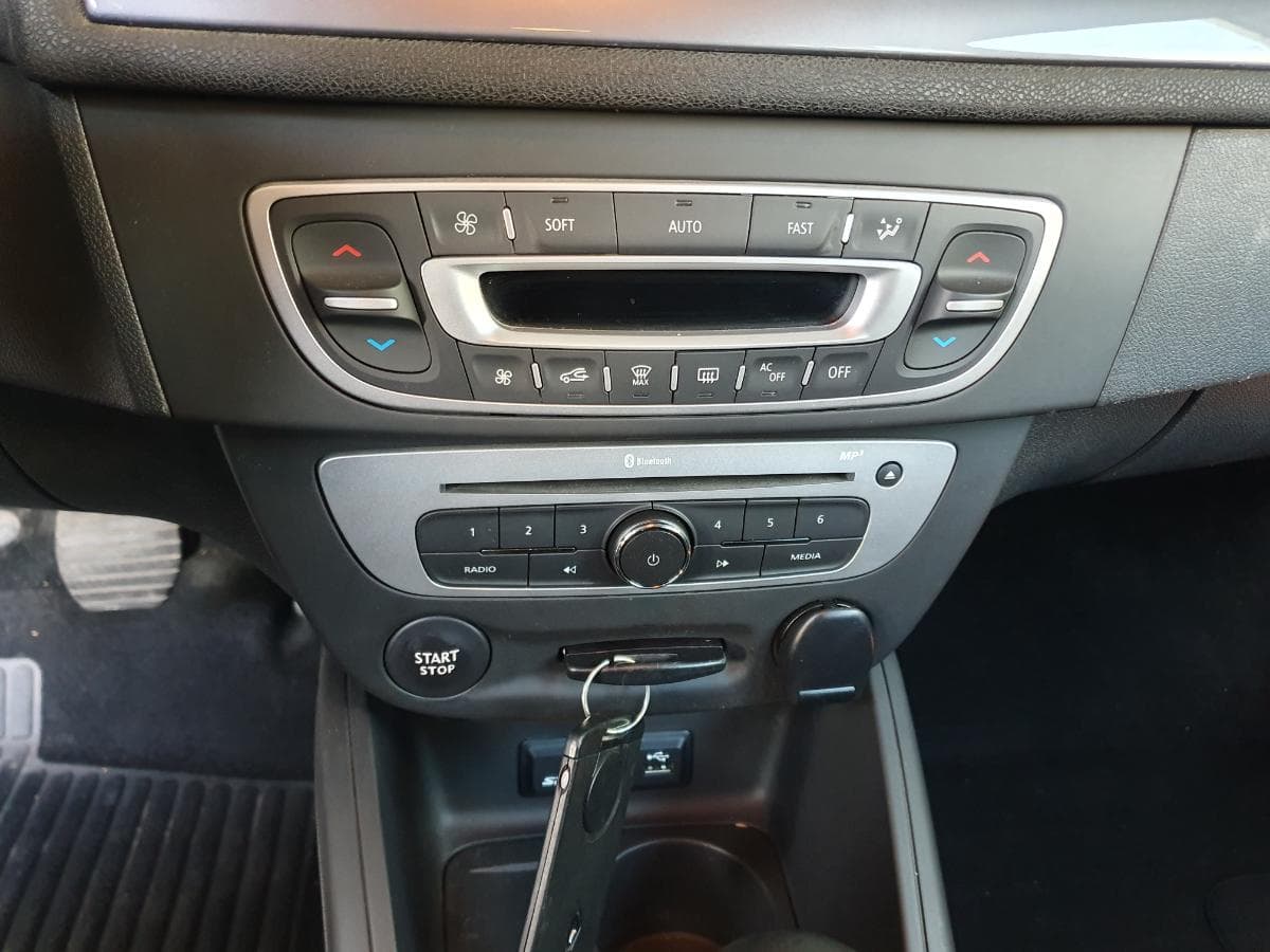 Renault Mégane 1.5 DCI · Ano 2015 — image 39