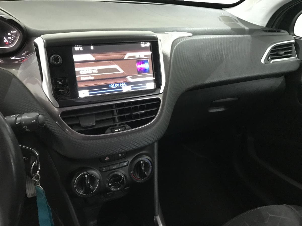 Peugeot 2008 1.6 HDI · Ano 2013 — image 39