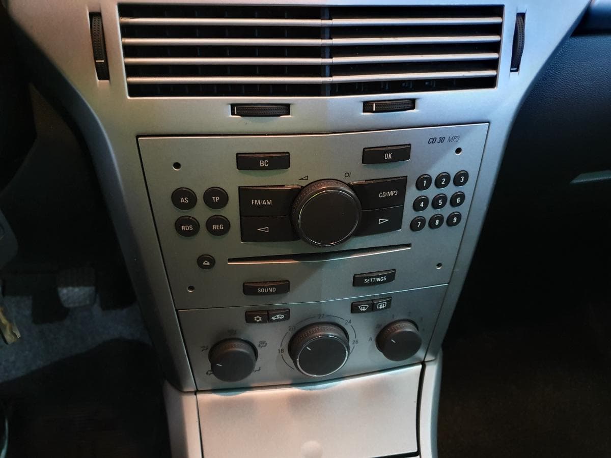 Opel Astra 1.3 CDTI · Ano 2008 — image 28