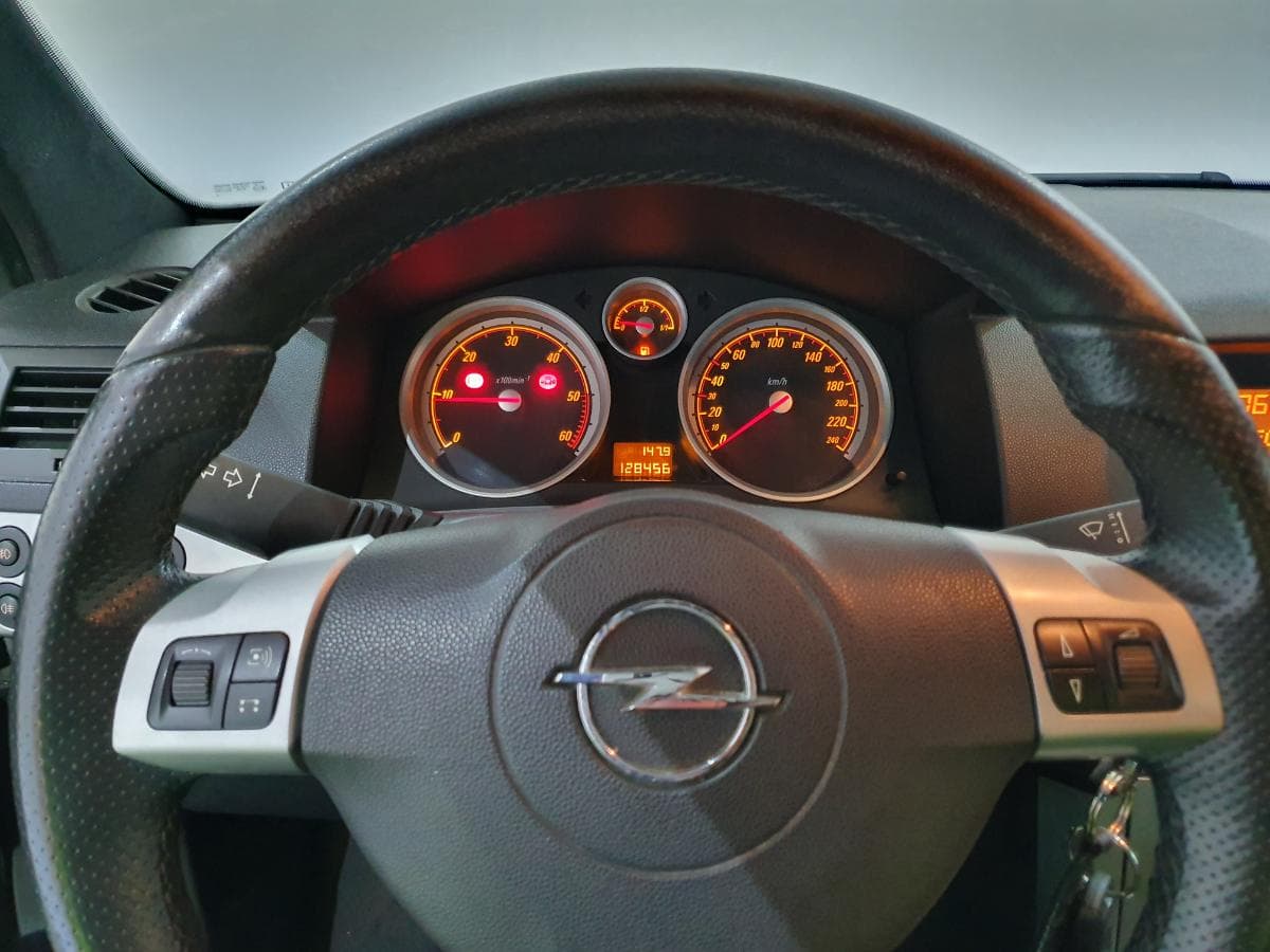 Opel Astra 1.3 CDTI · Ano 2008 — image 40