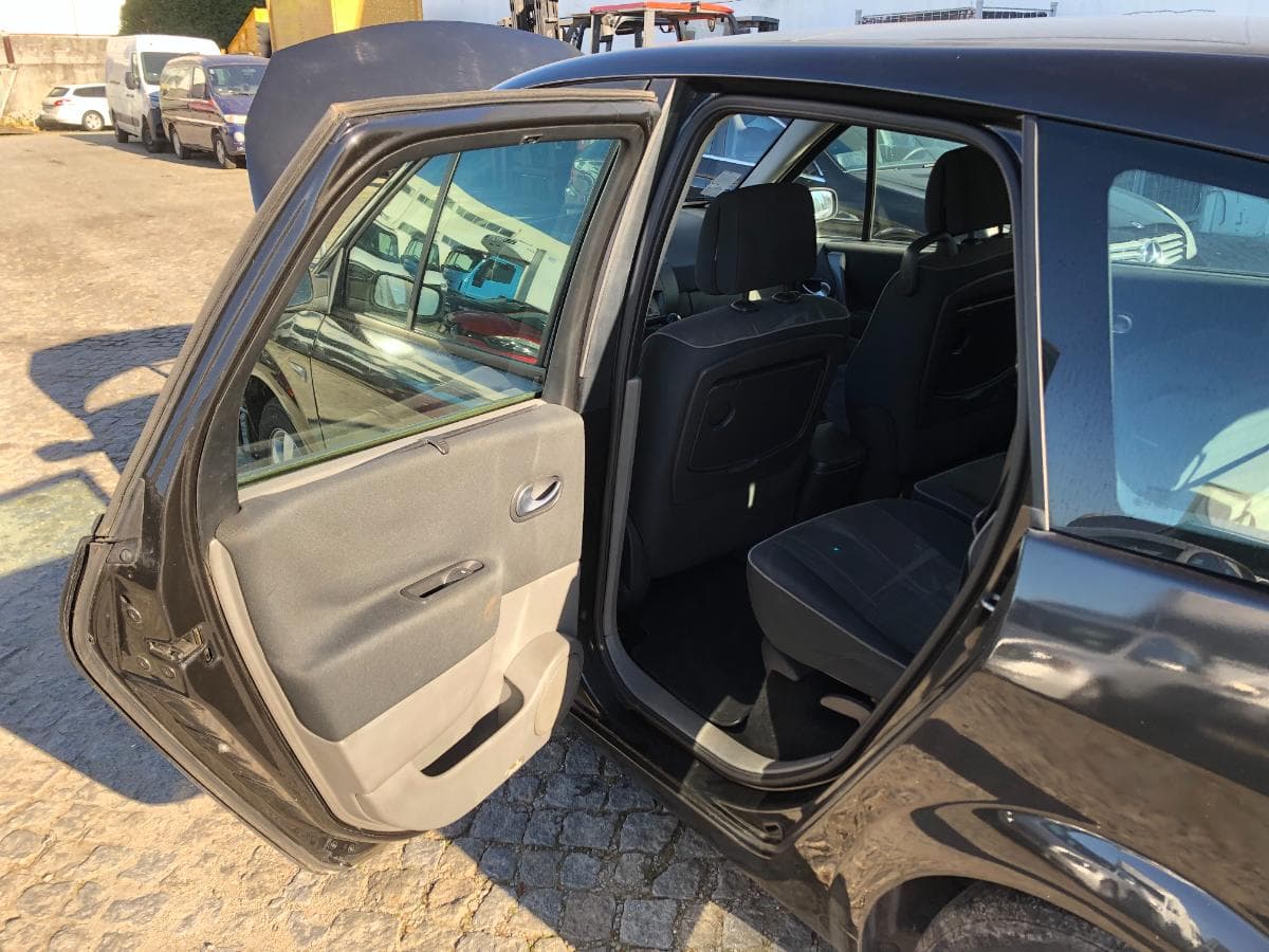 Renault Mégane Scénic 1.5 DCI · Ano 2004 — image 24