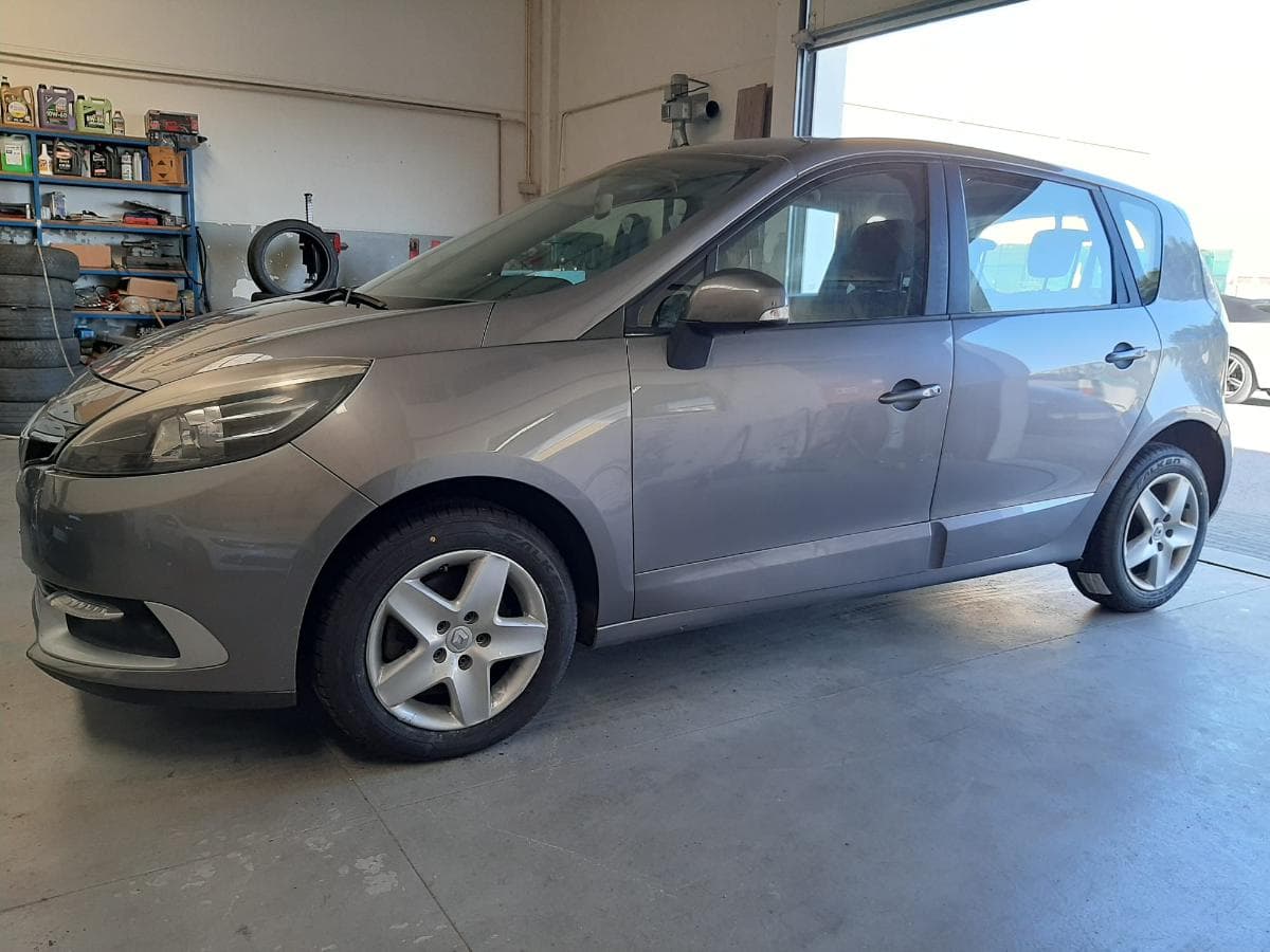Renault Scénic 1.5 DCI · Ano 2014 — image 1