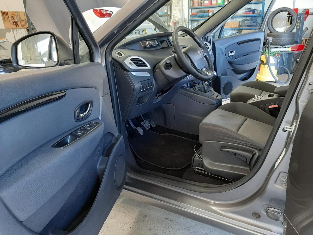 Renault Scénic 1.5 DCI · Ano 2014 — image 13