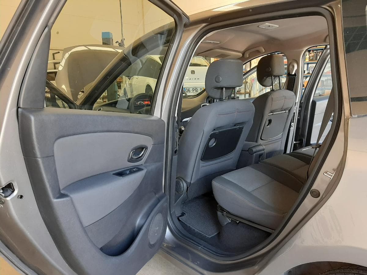 Renault Scénic 1.5 DCI · Ano 2014 — image 14
