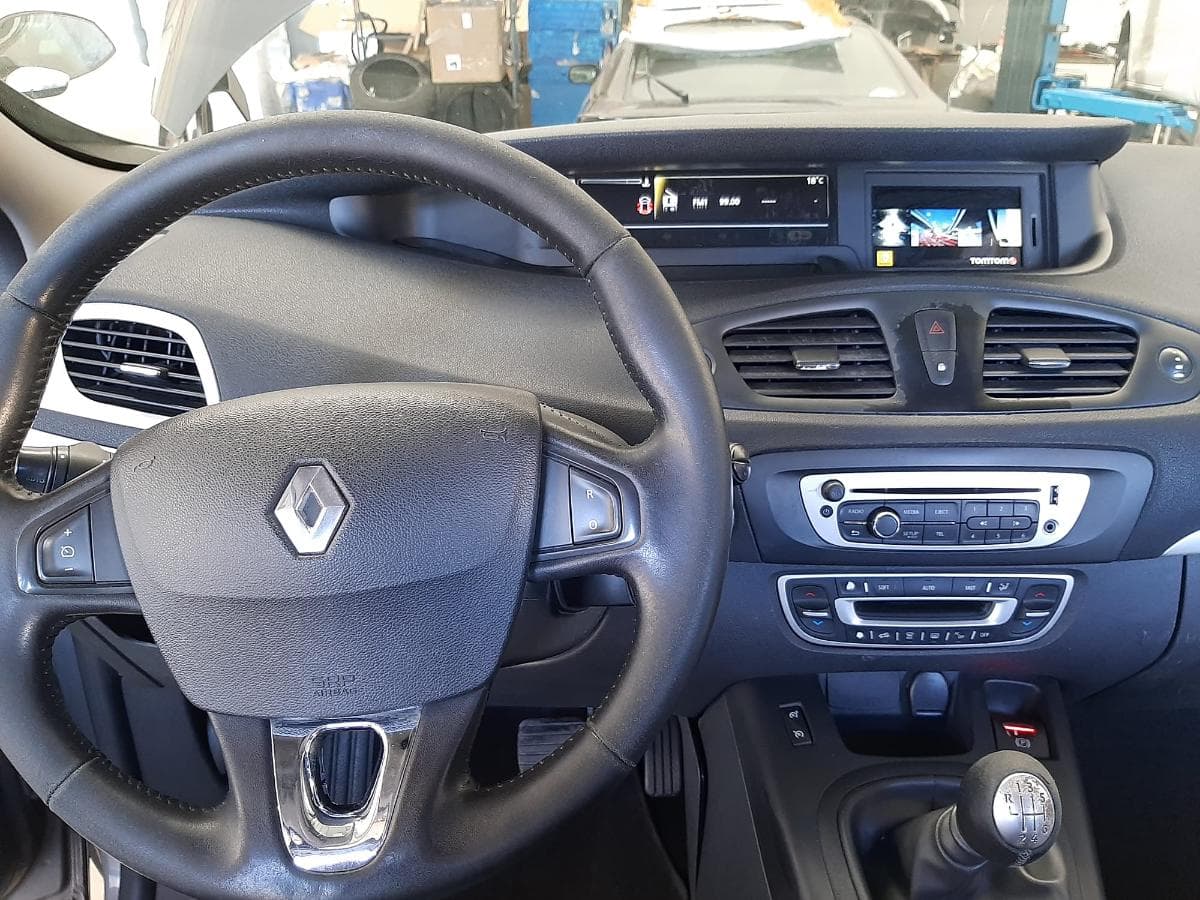 Renault Scénic 1.5 DCI · Ano 2014 — image 15