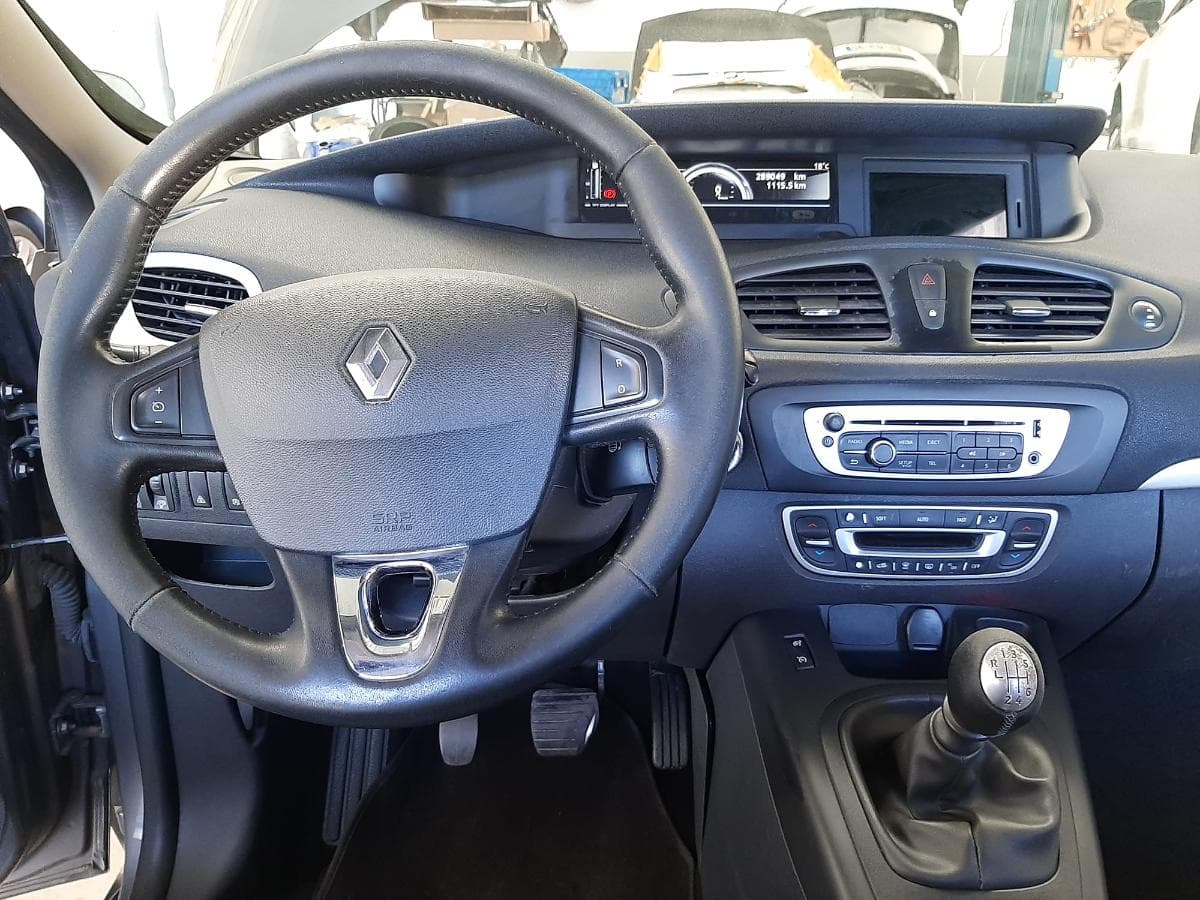 Renault Scénic 1.5 DCI · Ano 2014 — image 18