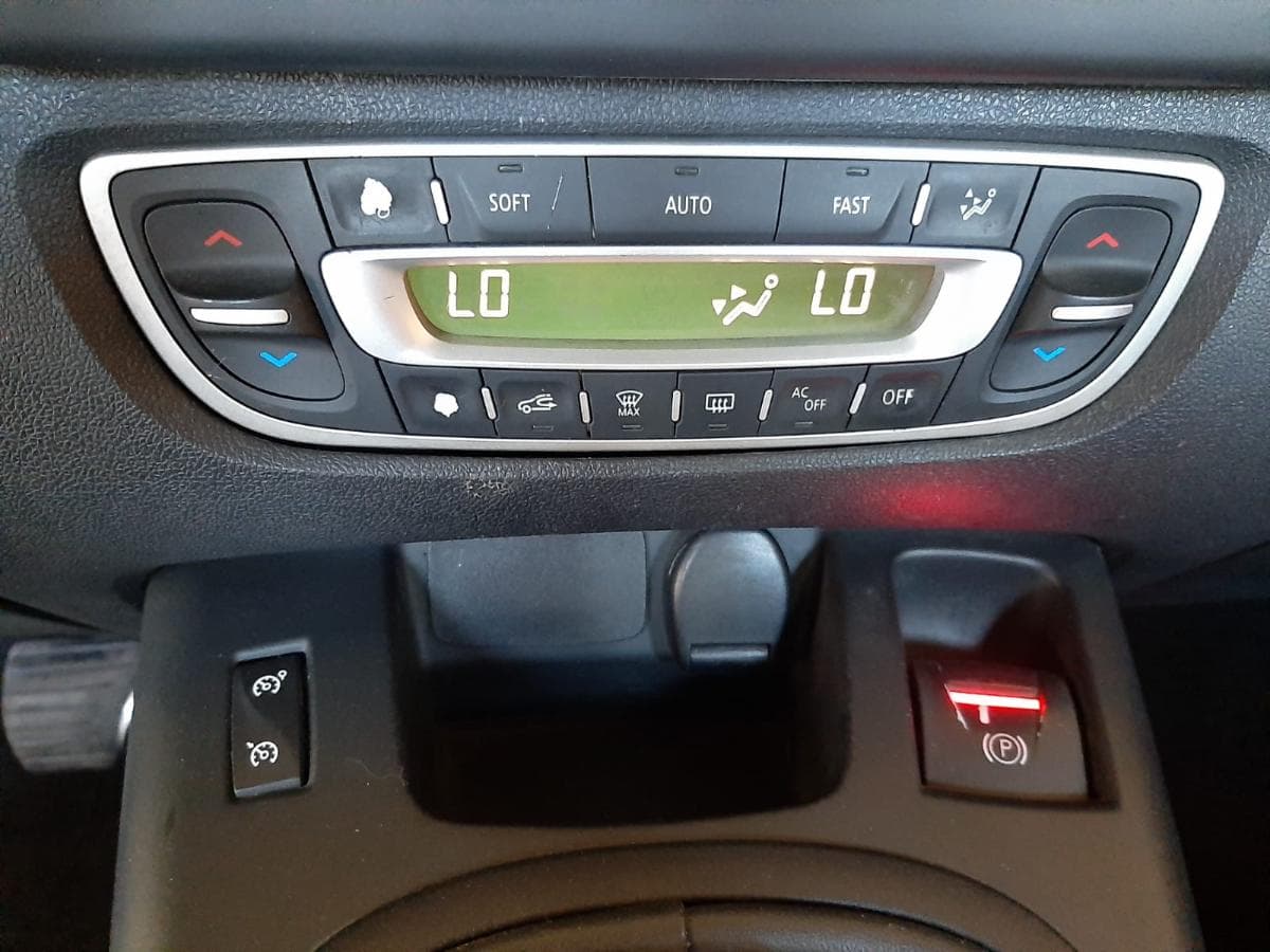 Renault Scénic 1.5 DCI · Ano 2014 — image 22