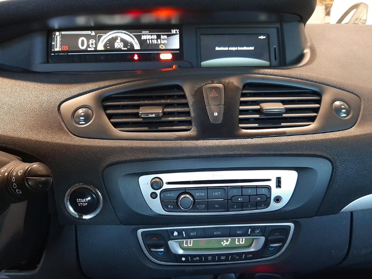Renault Scénic 1.5 DCI · Ano 2014 — image 24