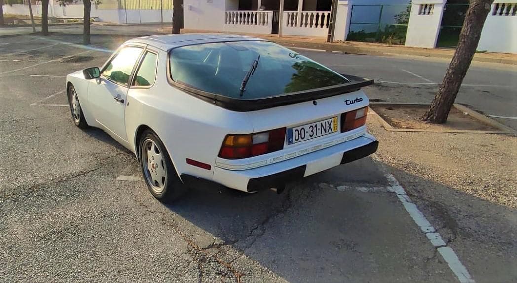 Porsche 944 Turbo — image 6