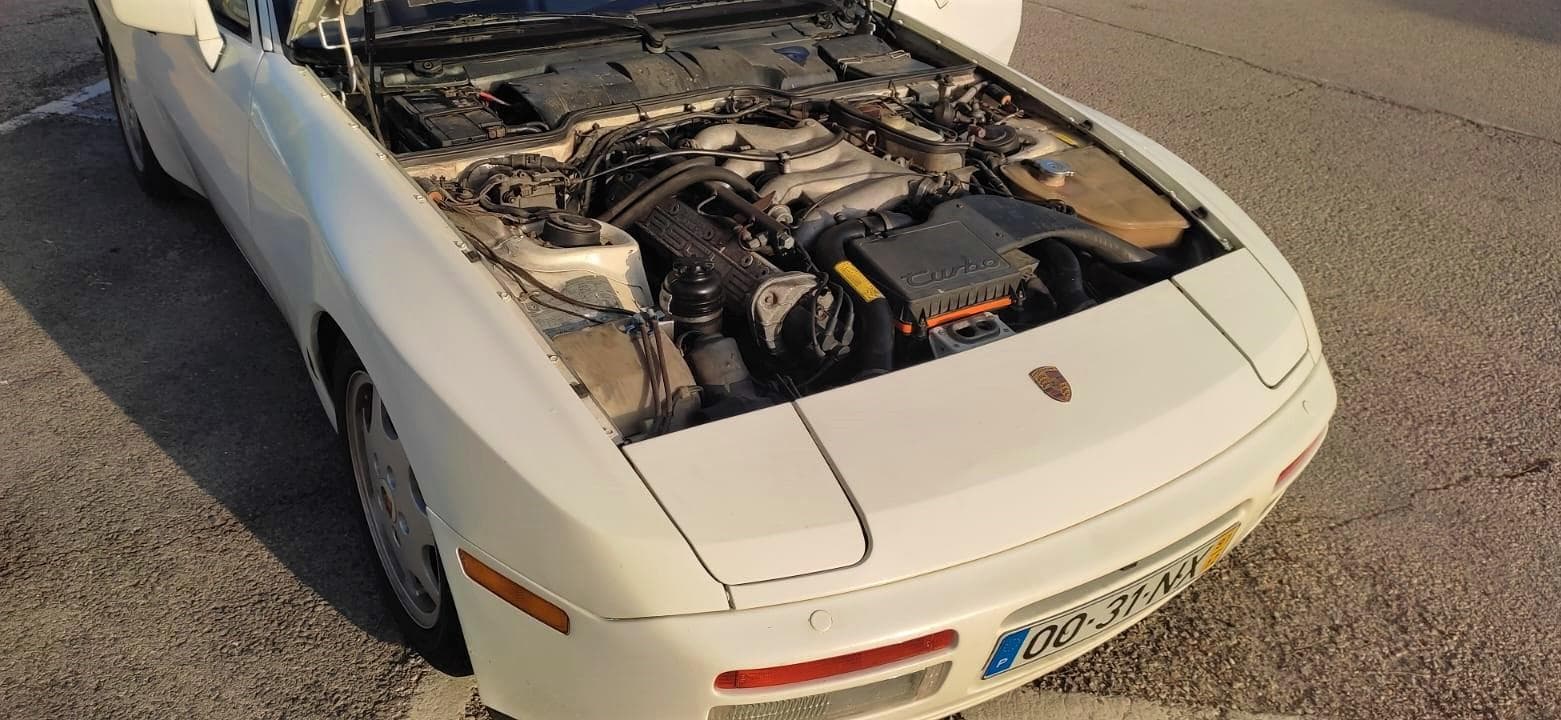 Porsche 944 Turbo — image 11