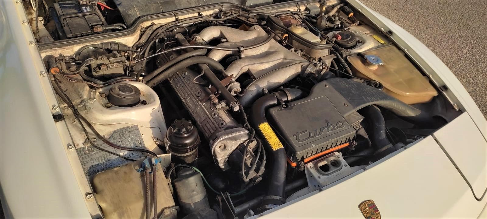 Porsche 944 Turbo — image 12