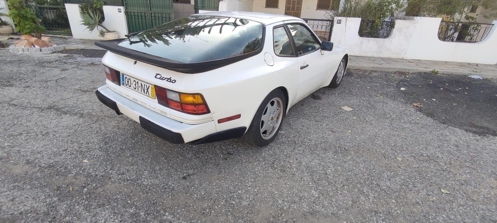 Porsche 944 Turbo — image 5