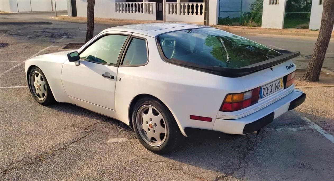 Porsche 944 Turbo — image 9