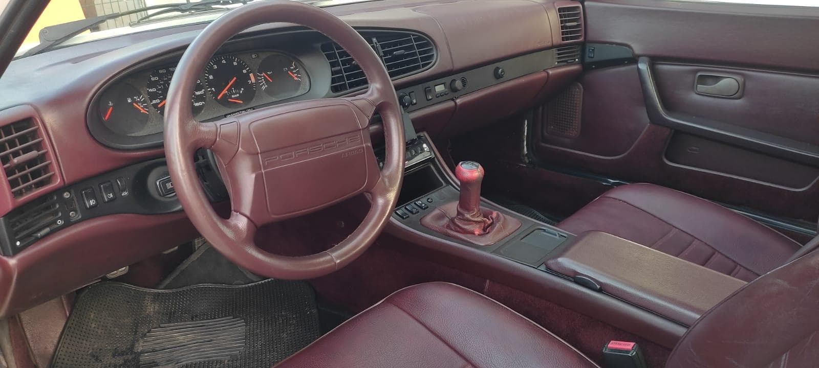 Porsche 944 Turbo — image 13