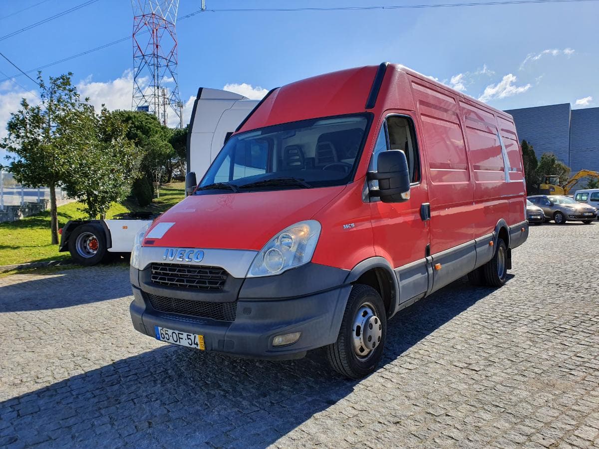Iveco Daily 35C15 · Ano 2013 — imagem 2