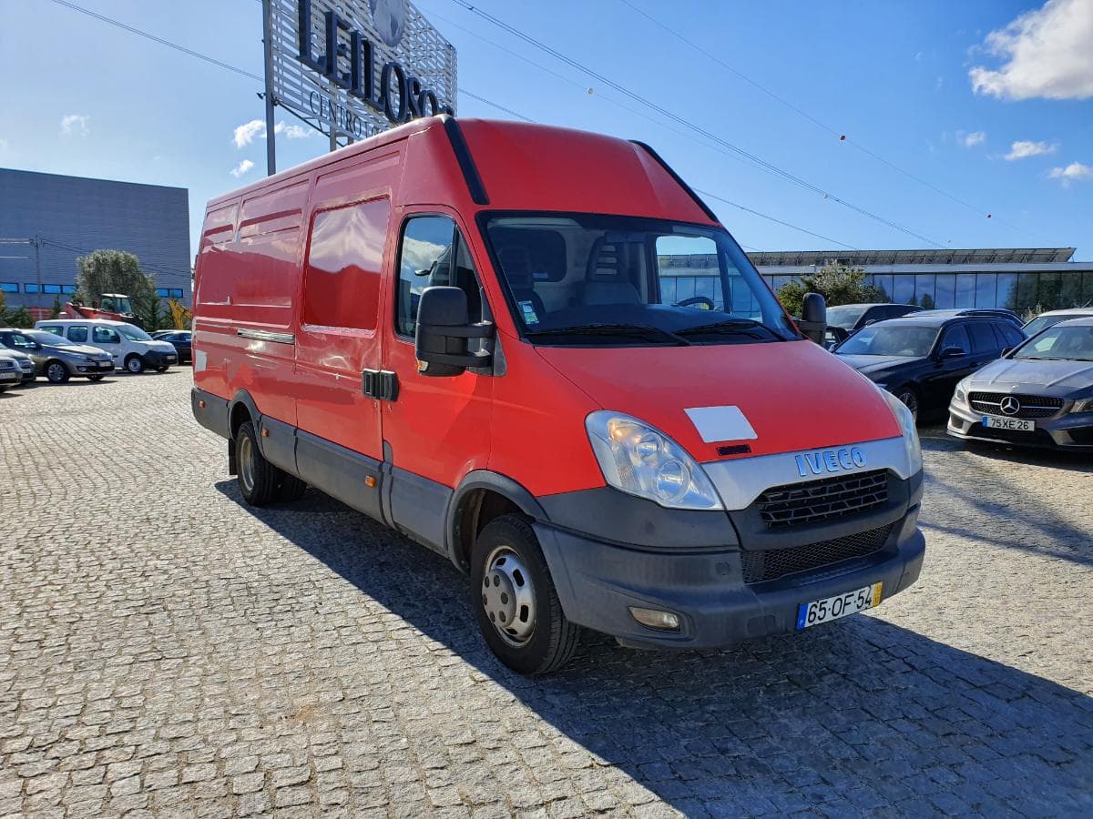 Iveco Daily 35C15 · Ano 2013 — imagem 1
