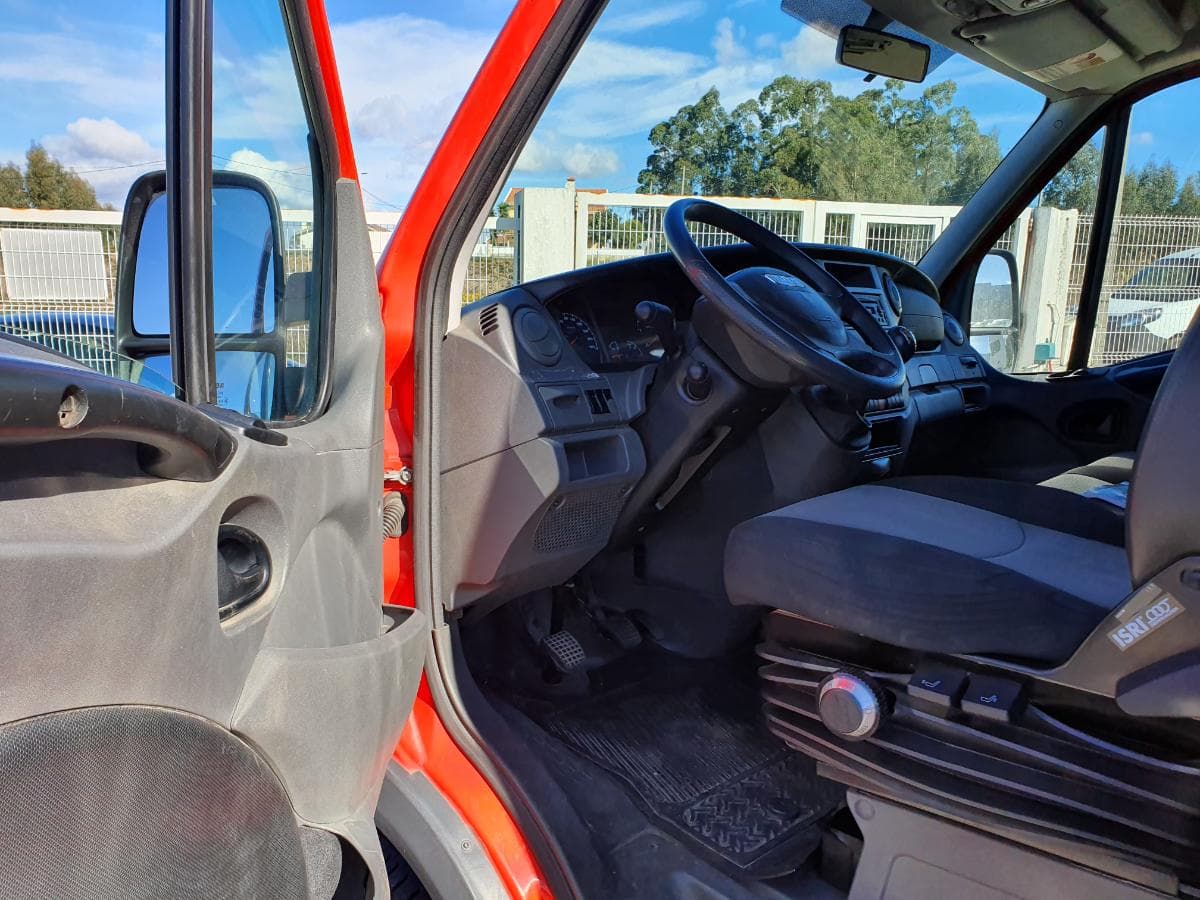 Iveco Daily 35C15 · Ano 2013 — imagem 18