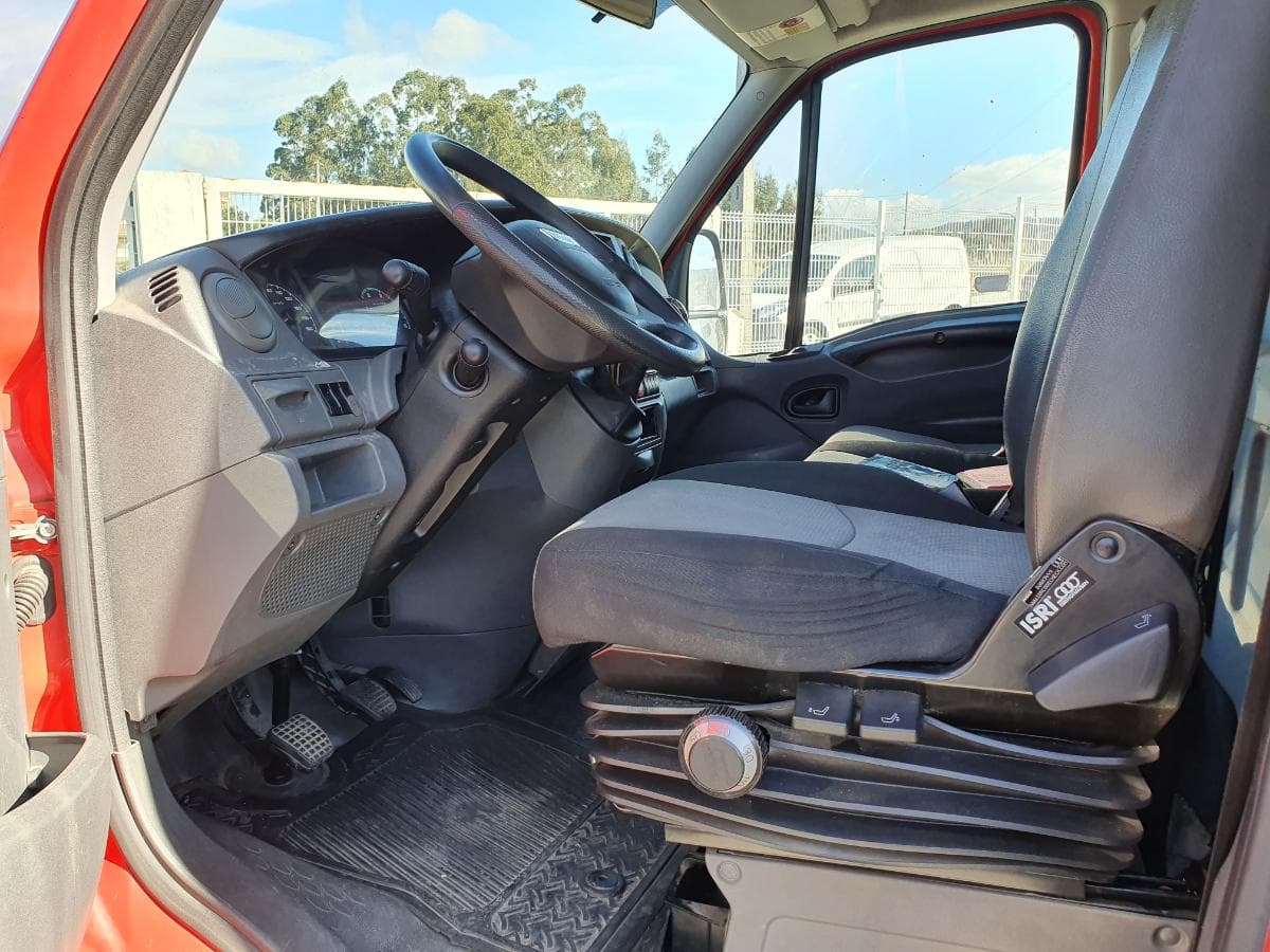 Iveco Daily 35C15 · Ano 2013 — imagem 24