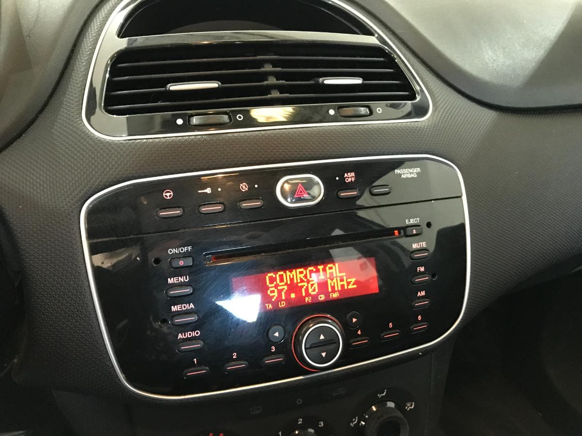 Fiat Punto 1.2 · Ano 2016 — image 27