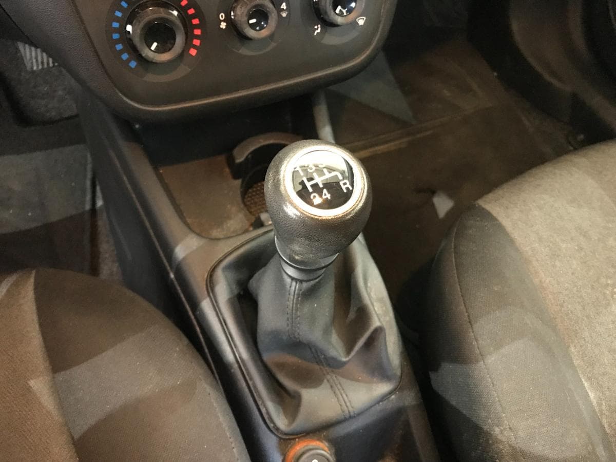 Fiat Punto 1.2 · Ano 2016 — image 28