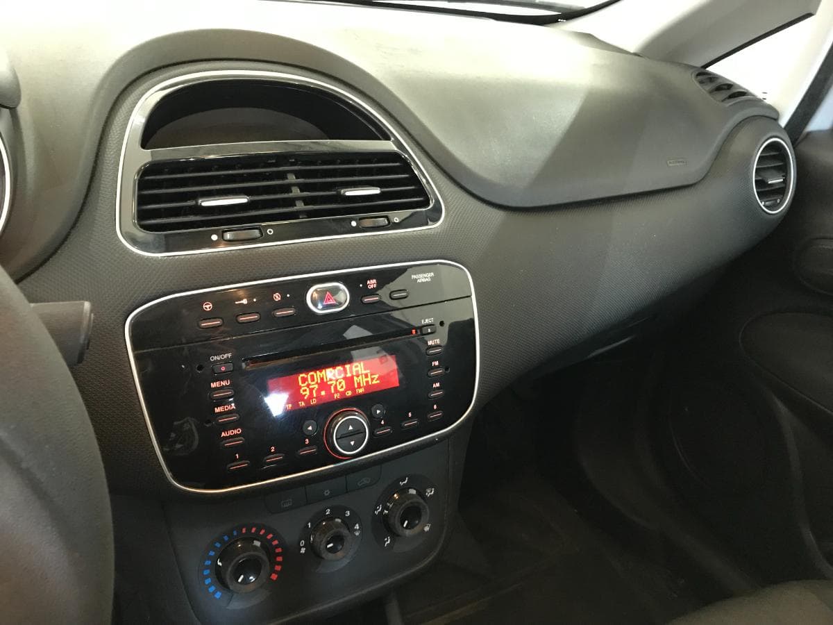 Fiat Punto 1.2 · Ano 2016 — image 36