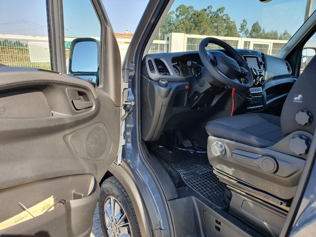 Reboque Pronto Socorro Iveco · Ano 2023 — image 18