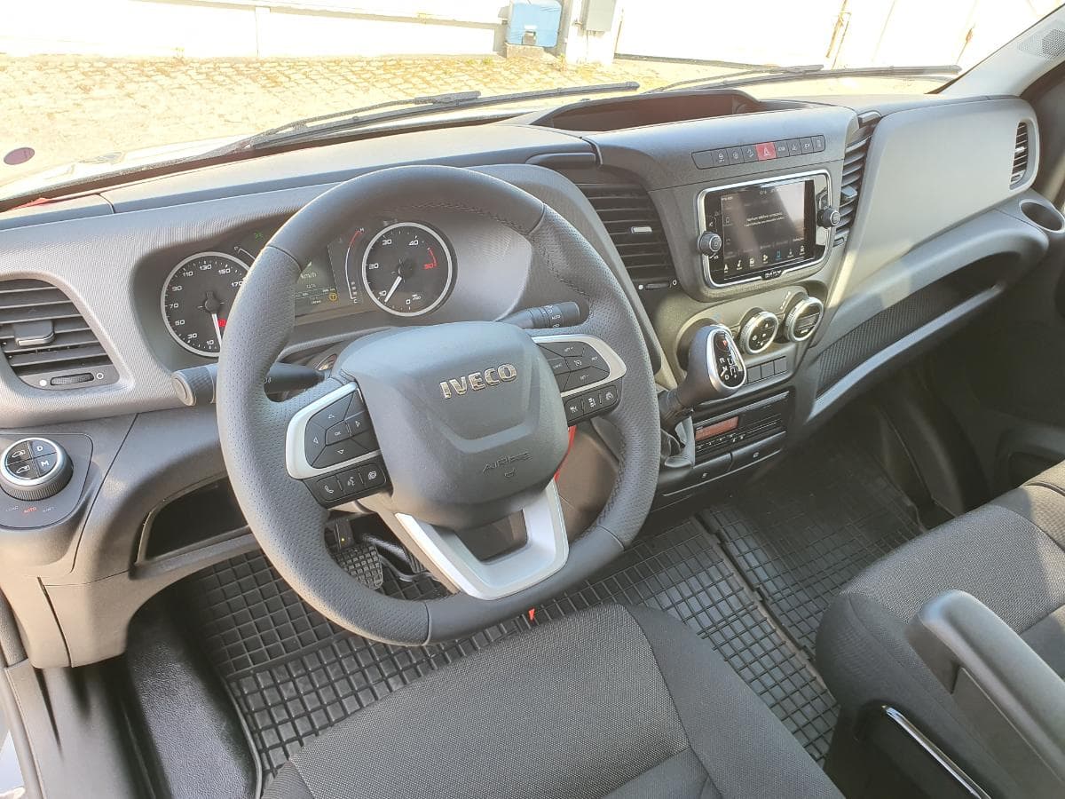 Reboque Pronto Socorro Iveco · Ano 2023 — image 31