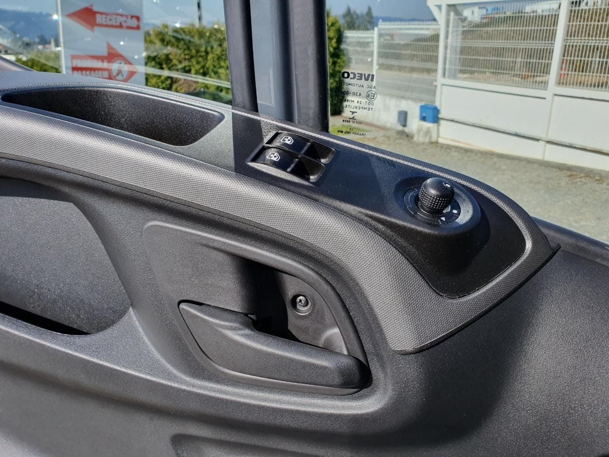 Reboque Pronto Socorro Iveco · Ano 2023 — image 29
