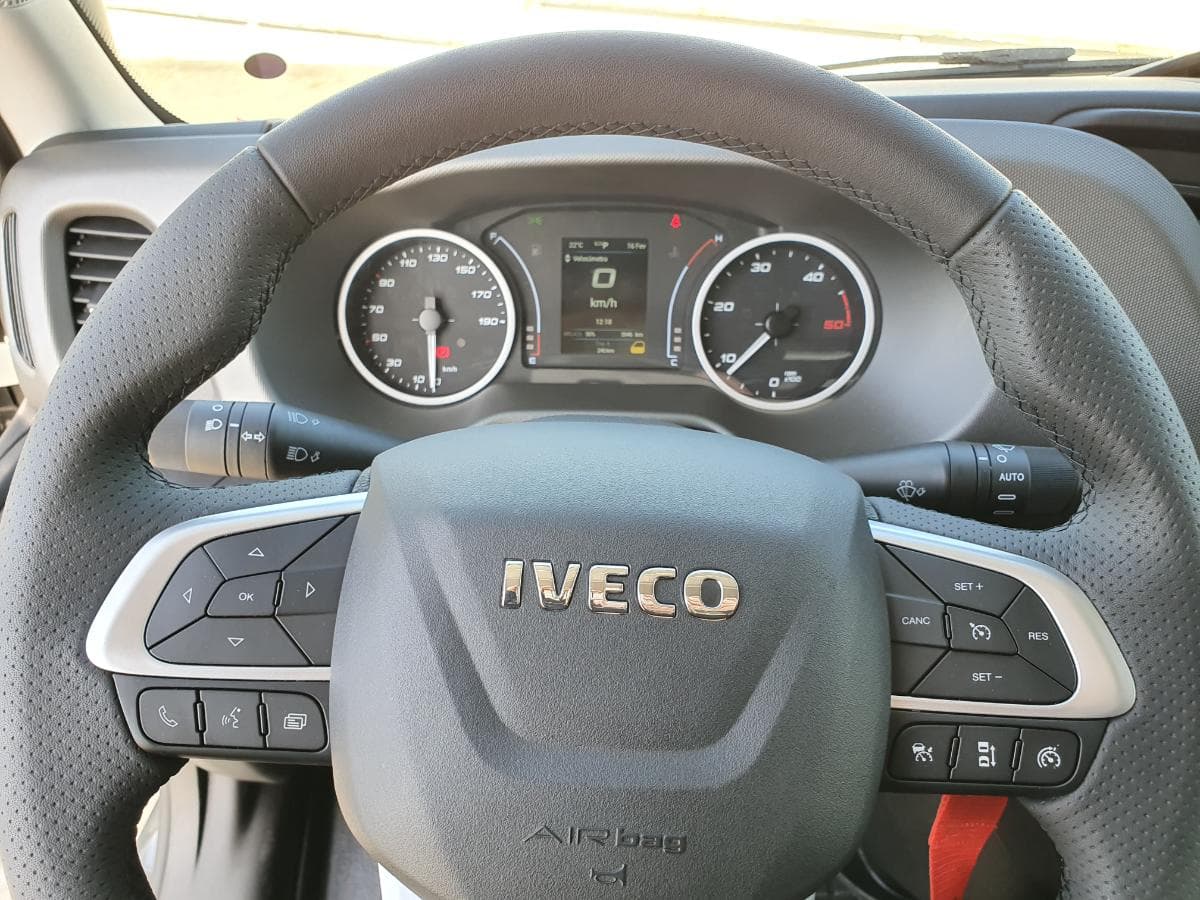 Reboque Pronto Socorro Iveco · Ano 2023 — image 36