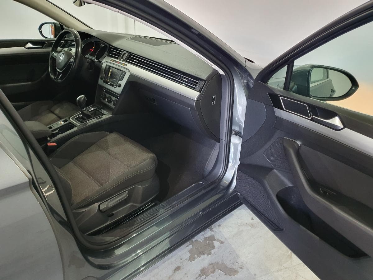 Volkswagen Passat 1.6 TDI · Ano 2015 — imagen 23