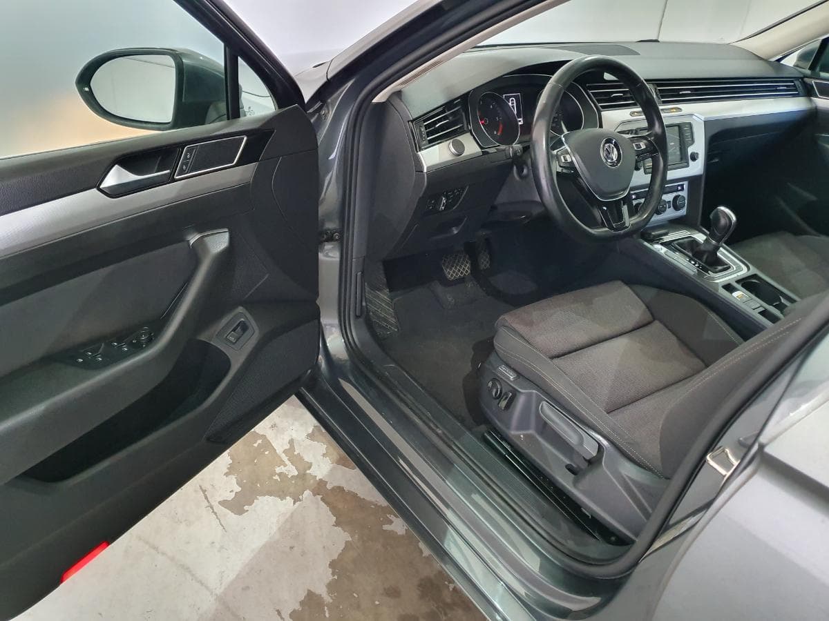 Volkswagen Passat 1.6 TDI · Ano 2015 — imagen 20