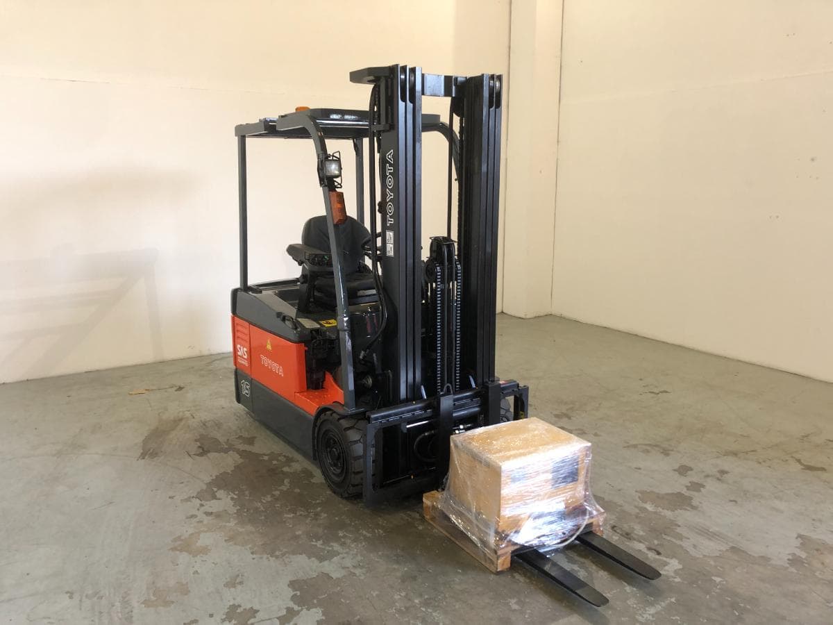 Empilhador Toyota Elétrico 1500 KG — imagem 1