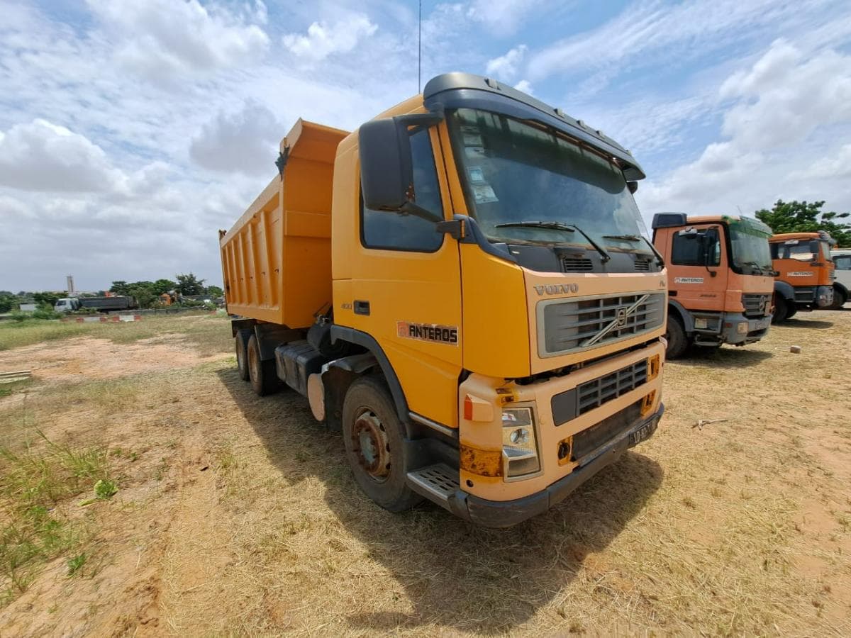 Camião basculante VOLVO FM400