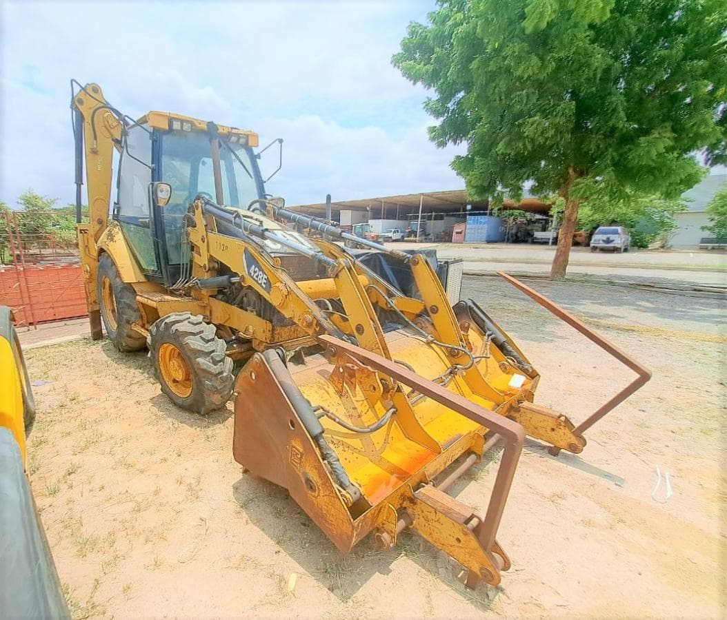 Retroescavadora CATERPILLAR 428E