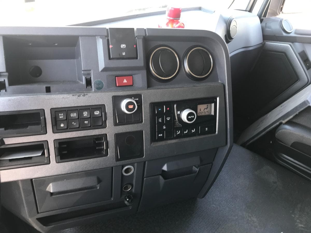Renault T480 · Ano 2015 — image 28