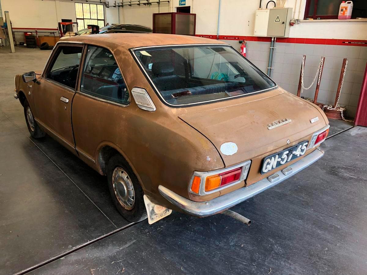 Toyota Corolla 1200 Sedan — image 4
